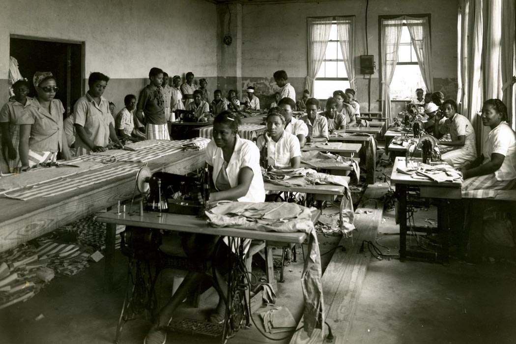 Female prisoners at Parchman sewing, c. 1930  By Mississippi Department of Archives and History [see page for license], via Wikimedia Commons