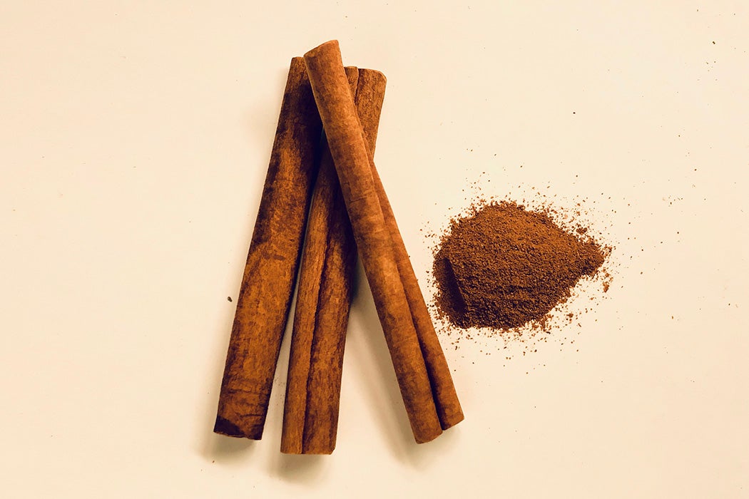 Cinnamon sticks and powder