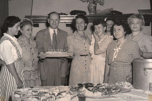 A Jewish Welfare Board cookout for soldiers