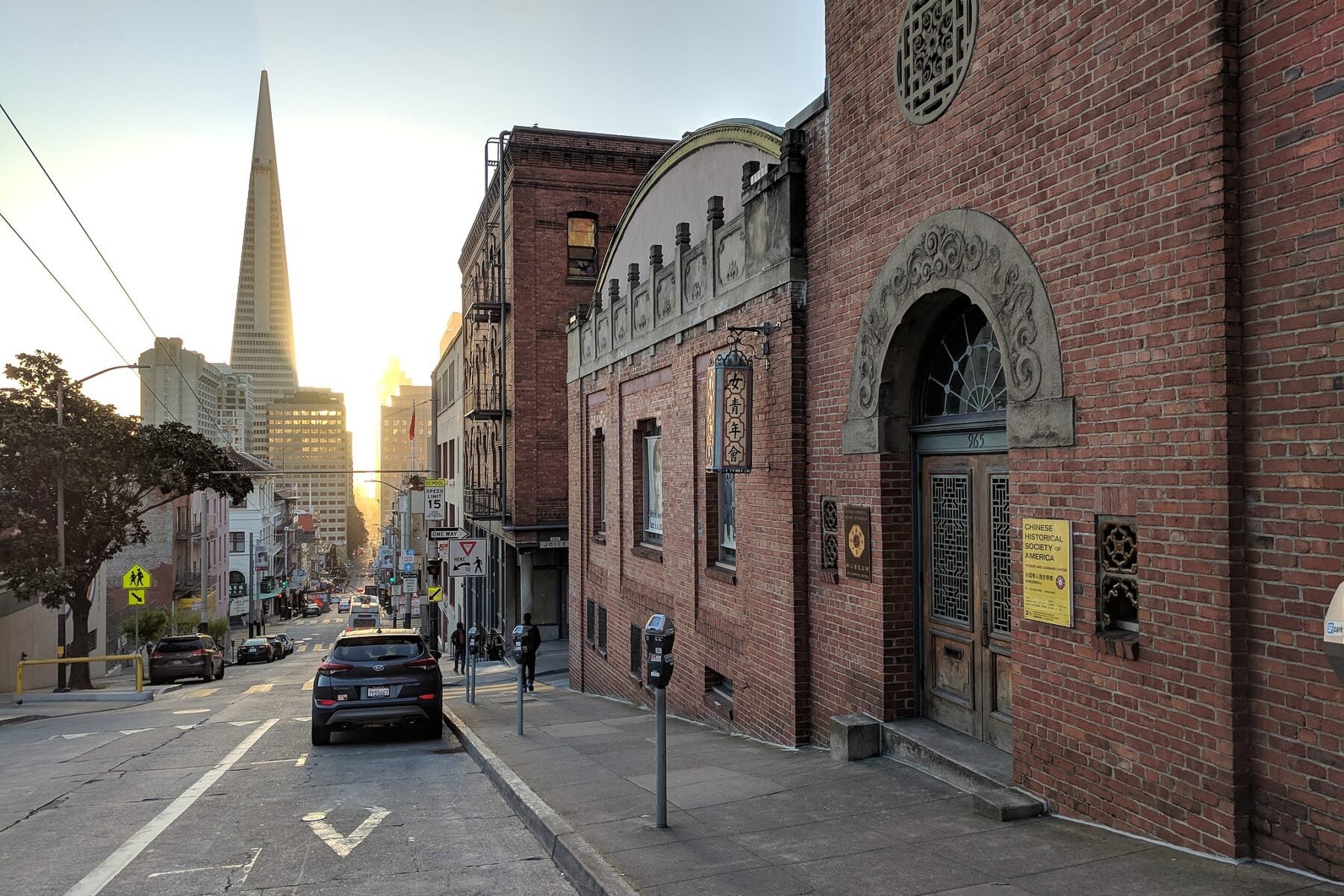 Photograph of Chinatown YWCA in San Francisco (now used by the Chinese Historical Society). Julia Morgan architect. https://commons.wikimedia.org/wiki/File:Chinatown_San_Francisco_%2826720090647%29.jpg